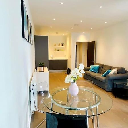 Appartamento Lovely 1 Bed Flat In North Kensington Londra Esterno foto