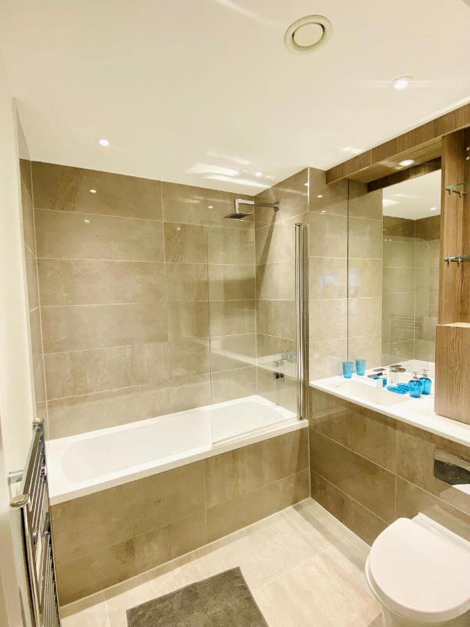 Appartamento Lovely 1 Bed Flat In North Kensington Londra Esterno foto